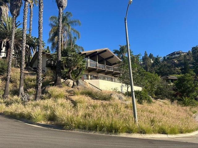 9902 Heavenly Way, La Mesa, CA 91941