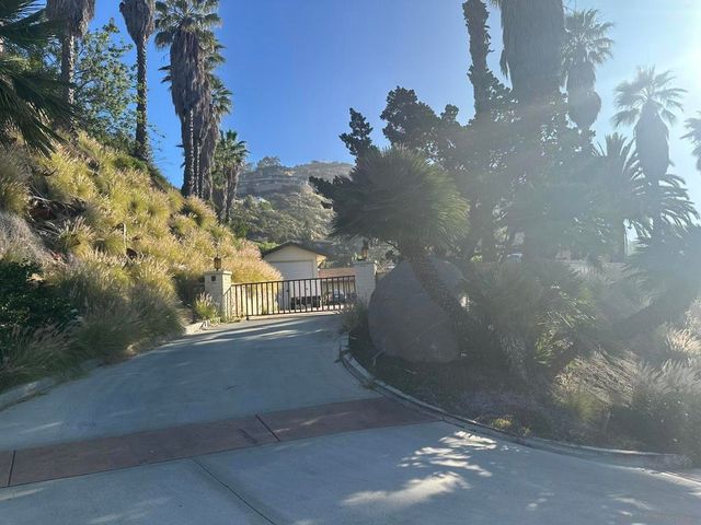 9902 Heavenly Way, La Mesa, CA 91941