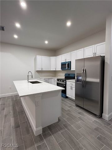 4540-4542 26th ST SW, Lehigh Acres, FL 33973