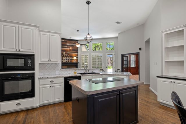 3005 Enchanted Oaks Circle, Corinth, TX 76210