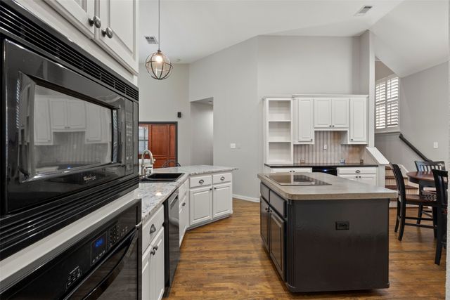 3005 Enchanted Oaks Circle, Corinth, TX 76210
