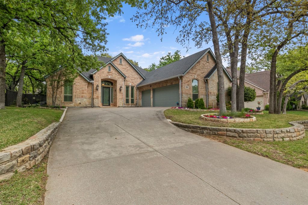 3005 Enchanted Oaks Circle, Corinth, TX 76210