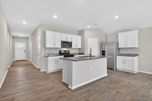 2004 Harriman Court, Bartlesville, OK 74006