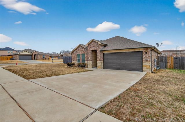 2004 Harriman Court, Bartlesville, OK 74006