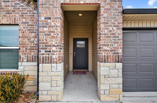 2004 Harriman Court, Bartlesville, OK 74006