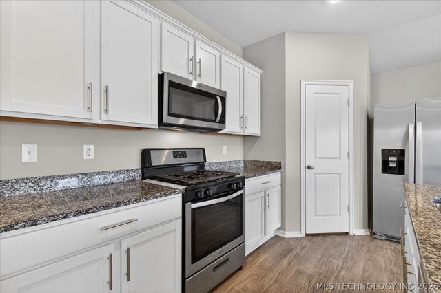 2004 Harriman Court, Bartlesville, OK 74006