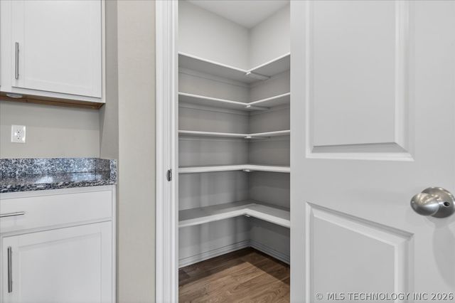 2004 Harriman Court, Bartlesville, OK 74006