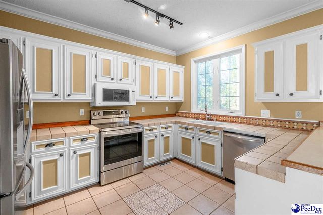 225 Hawthorne Lane, Cheraw, SC 29520