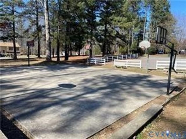 12190 Pinyon Ln, Ruther Glen, VA 22546