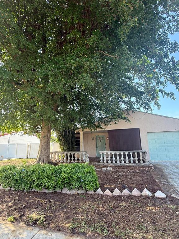10685 Bobbie Lane, Royal Palm Beach, FL 33411