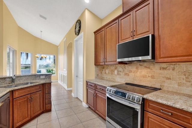 13 NEW OAK LEAF DRIVE, Palm Coast, FL 32137