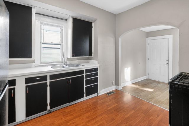 1607 Briarwood Avenue, Columbus, OH 43211
