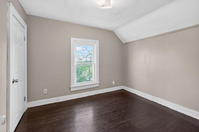1607 Briarwood Avenue, Columbus, OH 43211