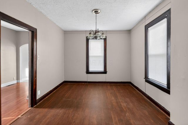 1607 Briarwood Avenue, Columbus, OH 43211