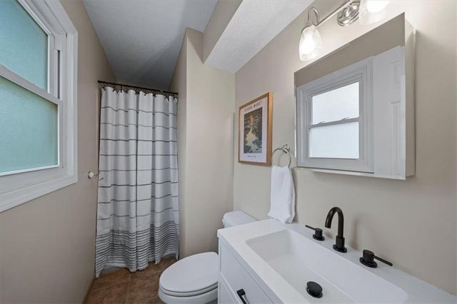 12311 W 67th Terrace, Shawnee, KS 66216