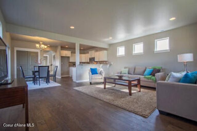 317 E GROSBEAK AVE, Hayden, ID 83835