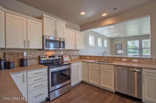 317 E GROSBEAK AVE, Hayden, ID 83835