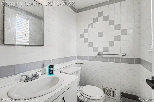 29261 Marshall Street, Southfield, MI 48076