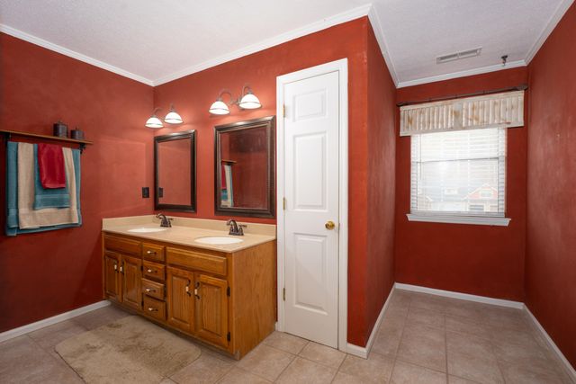 431 Golden Oaks Drive, Hixson, TN 37343