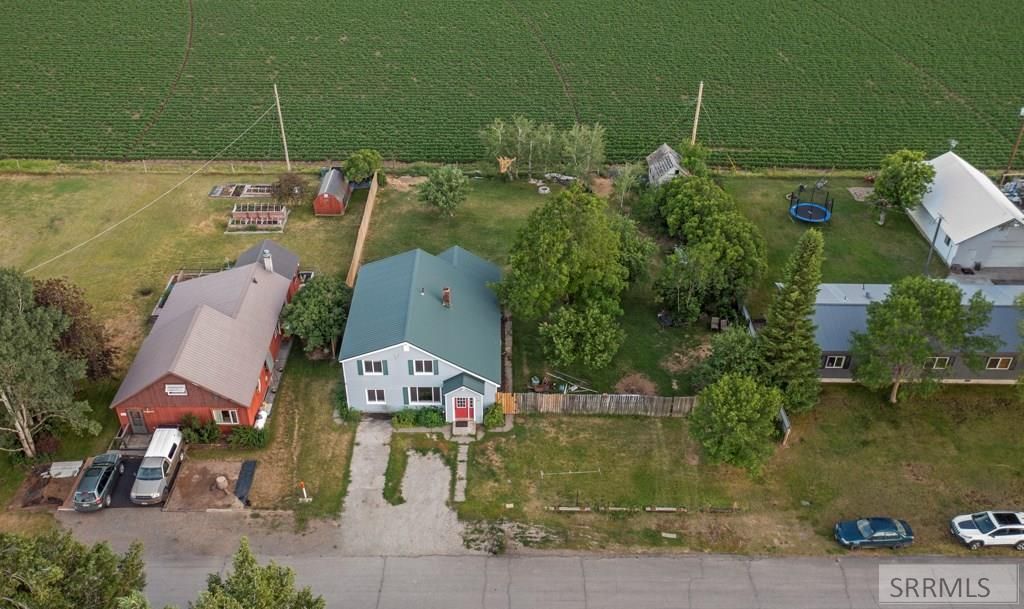 Image 3 of property listing at 862 Highland Street, Ashton, ID 83420