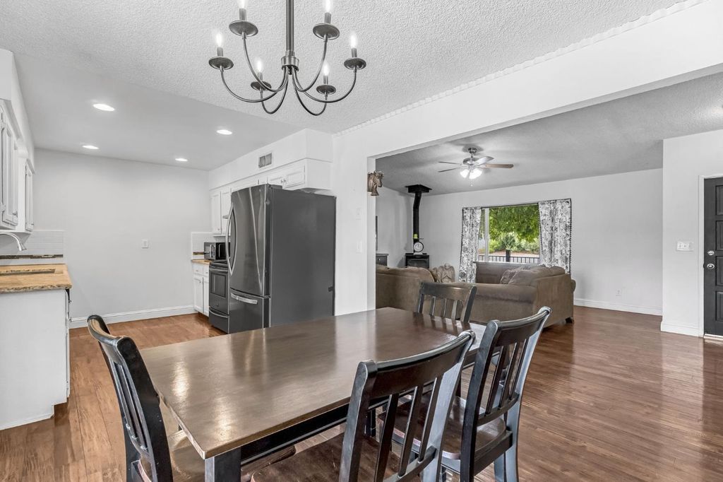 Image 10 of property listing at 11975 Charlton Road, Madera, CA 93636