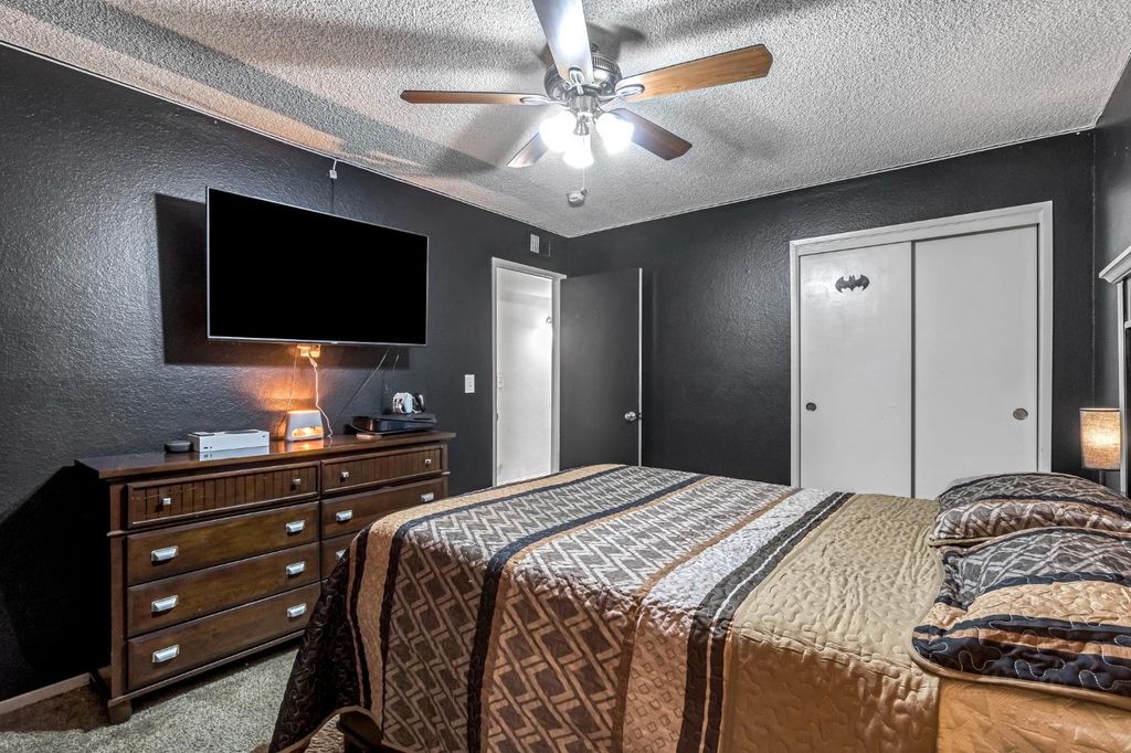 Image 16 of property listing at 11975 Charlton Road, Madera, CA 93636