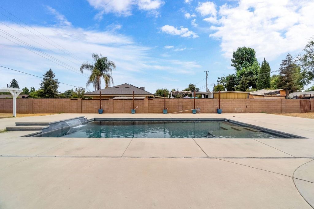 Image 23 of property listing at 11975 Charlton Road, Madera, CA 93636