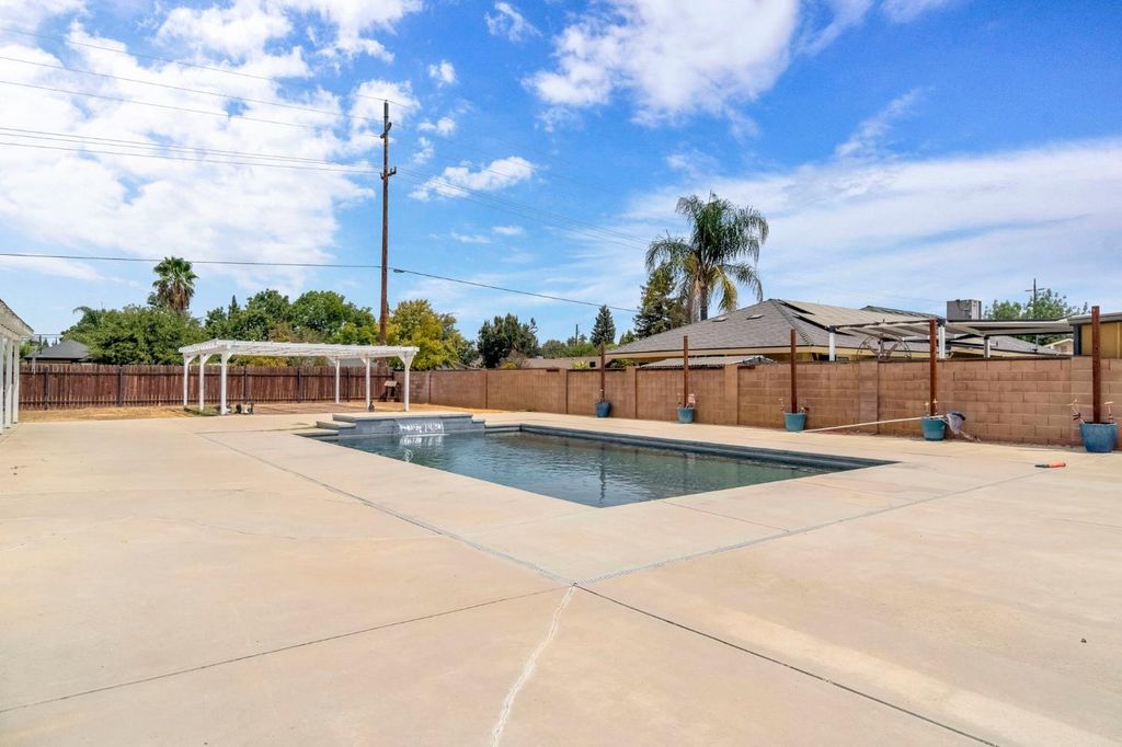 Image 24 of property listing at 11975 Charlton Road, Madera, CA 93636