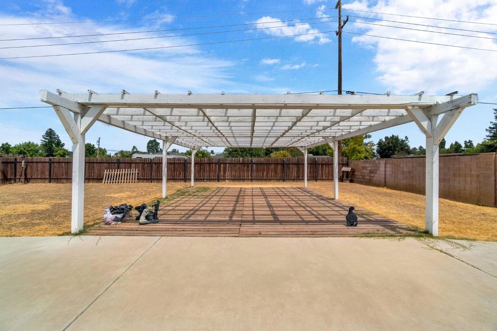 Image 26 of property listing at 11975 Charlton Road, Madera, CA 93636