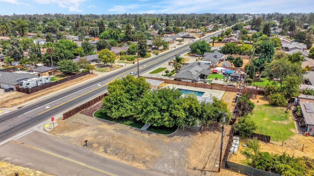 Image 29 of property listing at 11975 Charlton Road, Madera, CA 93636