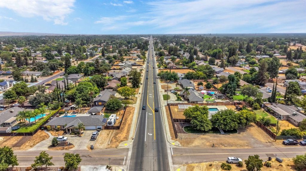 Image 31 of property listing at 11975 Charlton Road, Madera, CA 93636