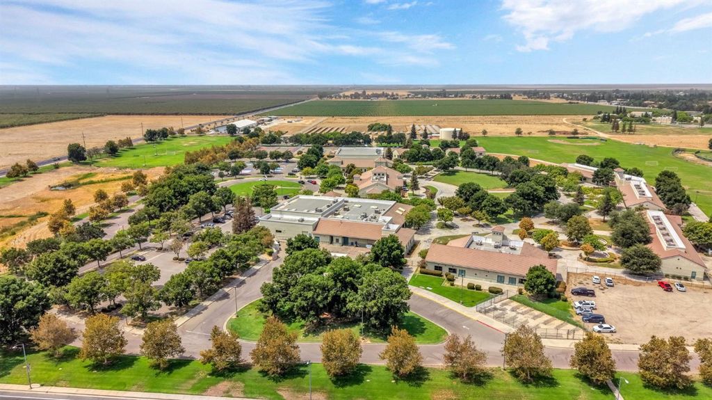 Image 32 of property listing at 11975 Charlton Road, Madera, CA 93636