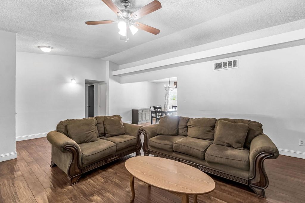 Image 7 of property listing at 11975 Charlton Road, Madera, CA 93636