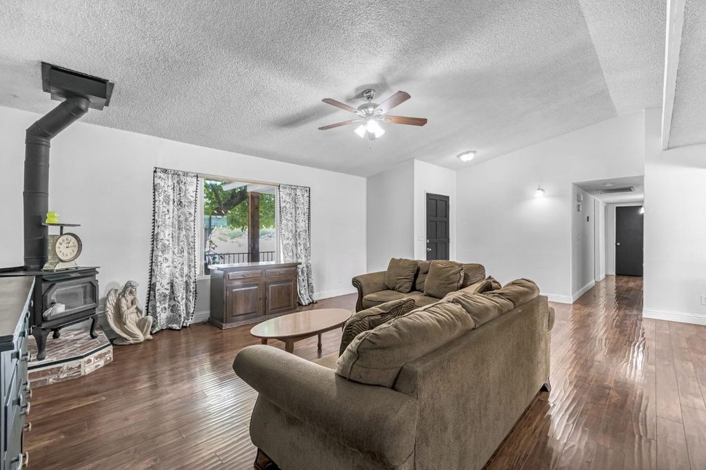 Image 8 of property listing at 11975 Charlton Road, Madera, CA 93636