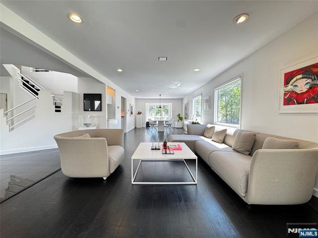 81 Greenwoods Road, Old Tappan, NJ 07675