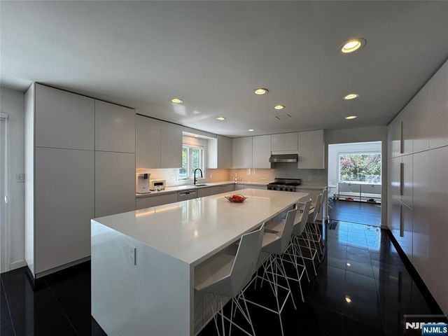 81 Greenwoods Road, Old Tappan, NJ 07675