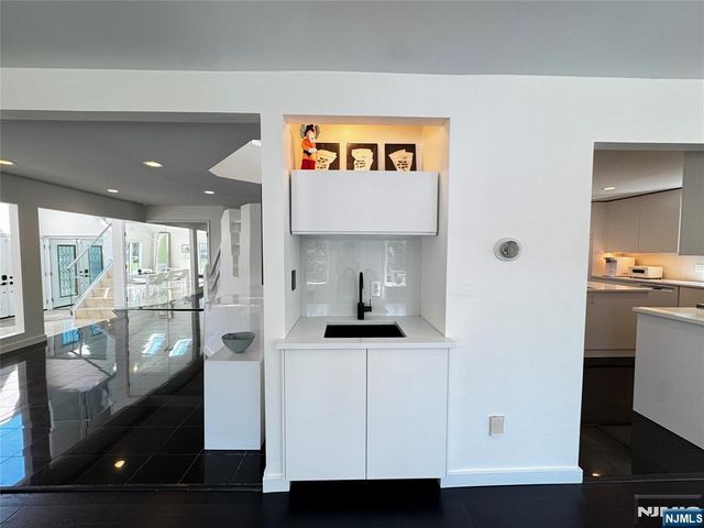 81 Greenwoods Road, Old Tappan, NJ 07675