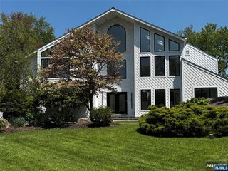 81 Greenwoods Road, Old Tappan, NJ 07675