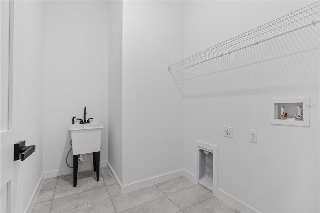 Image 14 of property listing at 8677 N CIRCULAR WAY, Citrus Springs, FL 34434