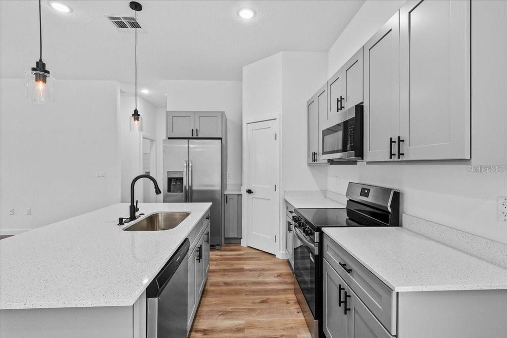 Image 6 of property listing at 8677 N CIRCULAR WAY, Citrus Springs, FL 34434