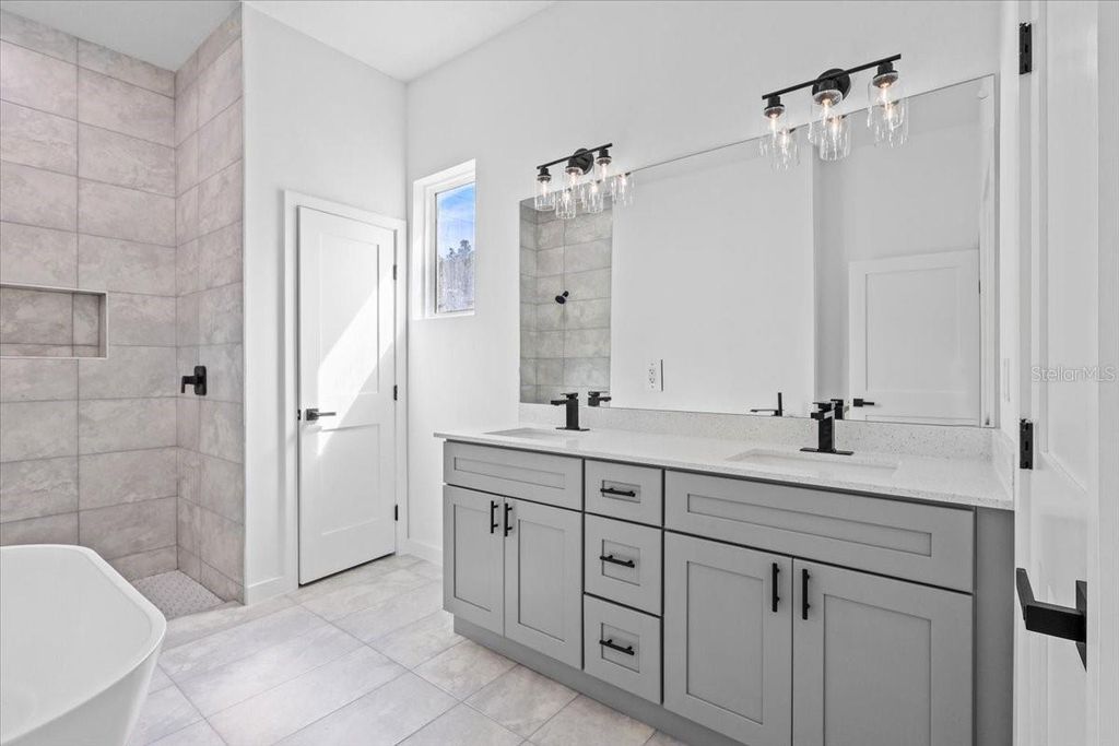 Image 10 of property listing at 8677 N CIRCULAR WAY, Citrus Springs, FL 34434