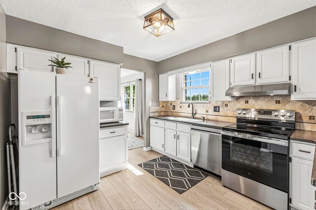 8223 Picadilly Lane, Indianapolis, IN 46256