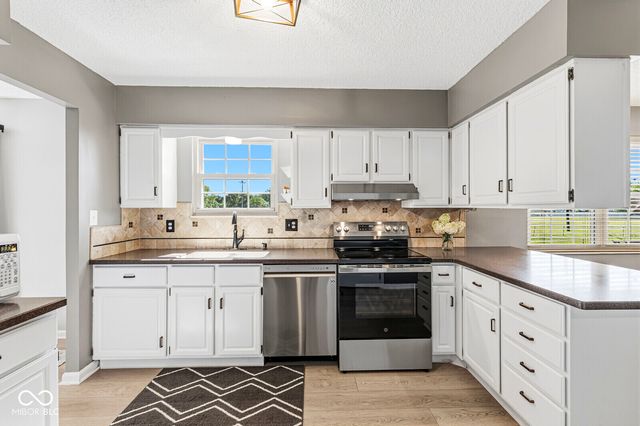 8223 Picadilly Lane, Indianapolis, IN 46256