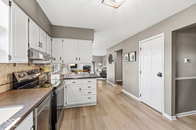 8223 Picadilly Lane, Indianapolis, IN 46256