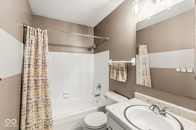 8223 Picadilly Lane, Indianapolis, IN 46256