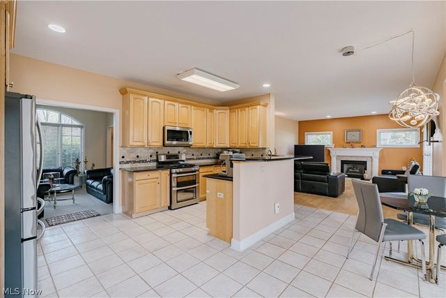 5163 Bayside Lake Boulevard, Stow, OH 44224