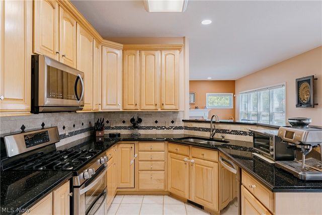 5163 Bayside Lake Boulevard, Stow, OH 44224