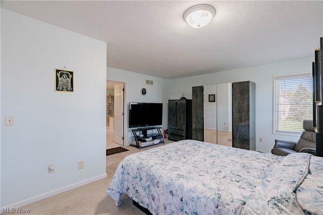 5163 Bayside Lake Boulevard, Stow, OH 44224