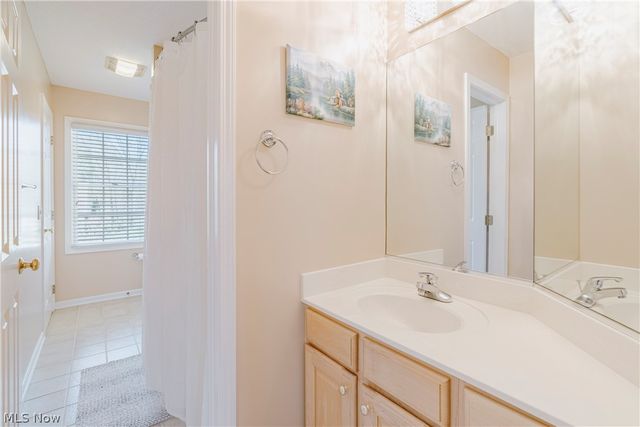 5163 Bayside Lake Boulevard, Stow, OH 44224