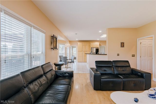 5163 Bayside Lake Boulevard, Stow, OH 44224